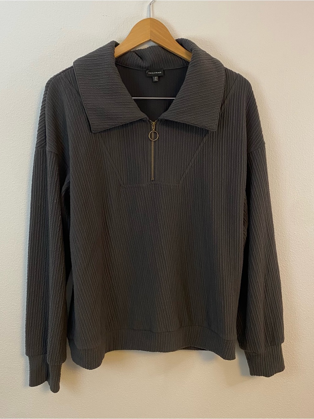 Buckle Black Grey 1/4 Zip Pullover Sweatshirt Women’s Small